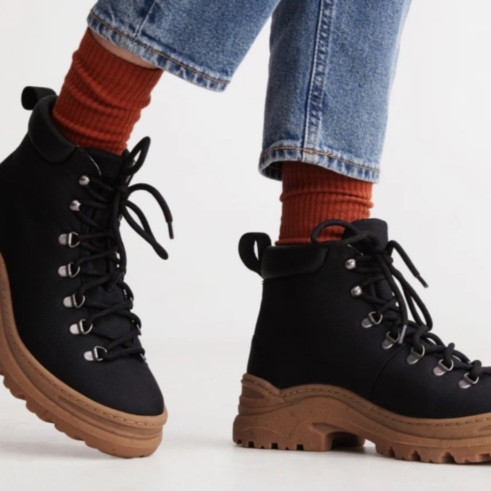 Alice + Whittles/Thesus The Weekend Boots Hiking Black